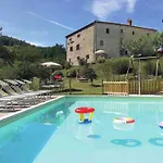Dom wakacyjny Spacious In With Pool Apecchio