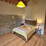 Dom wakacyjny Spacious In With Pool Apecchio