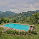 Dom wakacyjny Spacious In With Pool